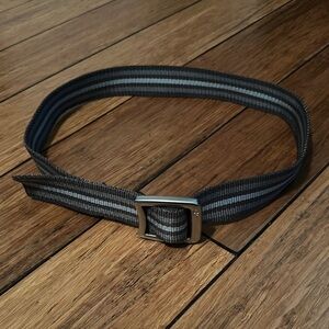 Vineyard Vines Dark Gray Striped Belt with Textured Surface and Silver Buckle